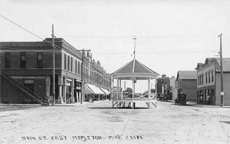 Main Street East, Mapleton Minnesota, 1910's