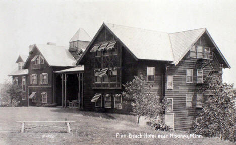 Pine Beach Hotel near Nisswa Minnesota, 1930's