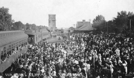 Boys leaving for the front, Springfield Minnesota, 1917