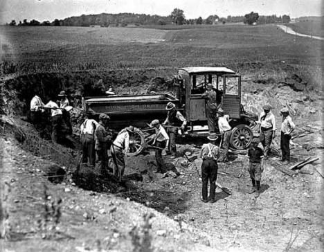 Highway construction, Waverly Minnesota, 1925