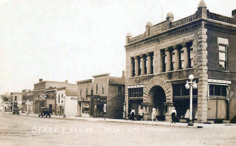 Street view, Windom Minnesota, 1921