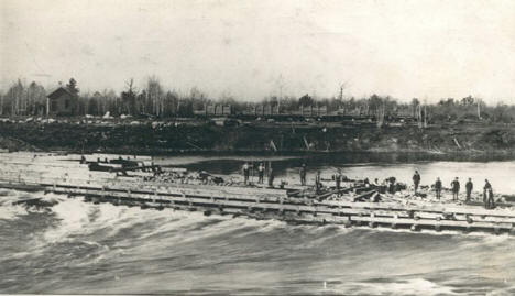 Crew constructing the dam at Little Falls, Minnesota, 1887