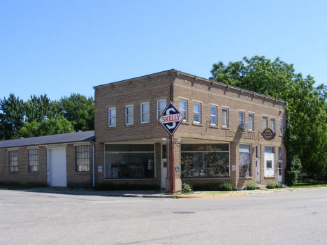 Former Plato Garage, Plato Minnesota, 2011