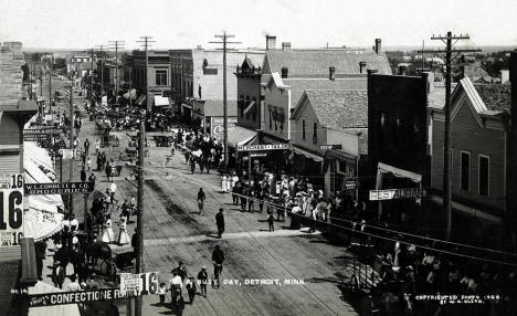 Birds-eye view of Detroit, Minnesota, 1909 Print