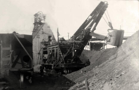 Open pit mining near Hibbing, Minnesota, 1910s