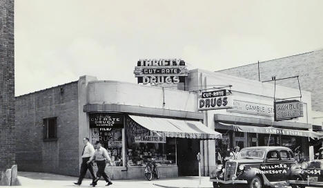 Street scene, Willmar, Minnesota, 1940s