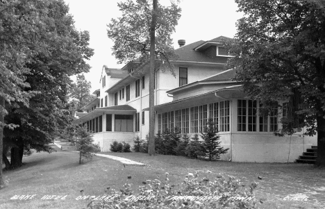 Blake Hotel on Lake Carlos, Alexandria, Minnesota, 1940s