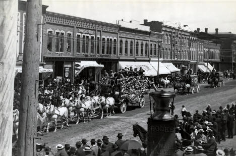 Circus parade on Main Street between Bush and Plum Street, Red Wing Minnesota, 1899